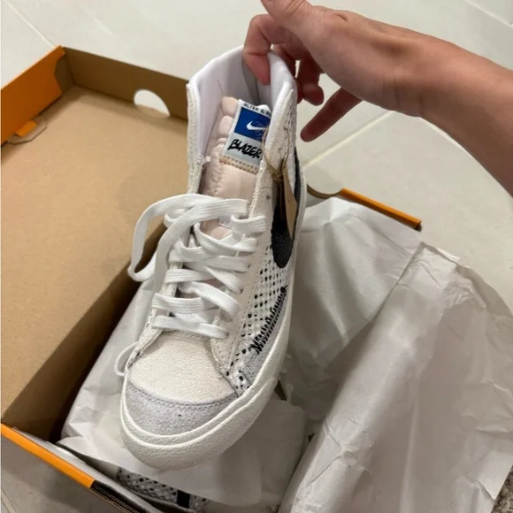 Nike White and Black Sneakers - Picture 3 of 3